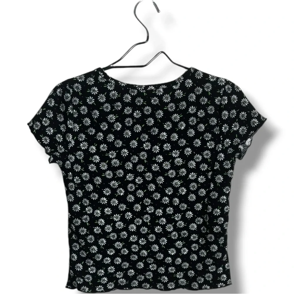 Old Navy Kids Black Short Sleeve Ruffle Hem Lightweight Tee w/White Daisy Print